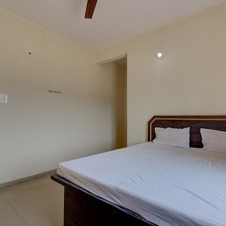 Spot On R D Homestay 1 Dispur Buitenkant foto