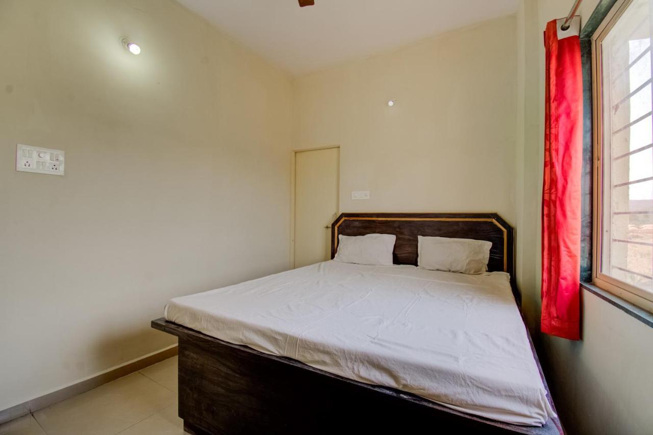 Spot On R D Homestay 1 Dispur Buitenkant foto