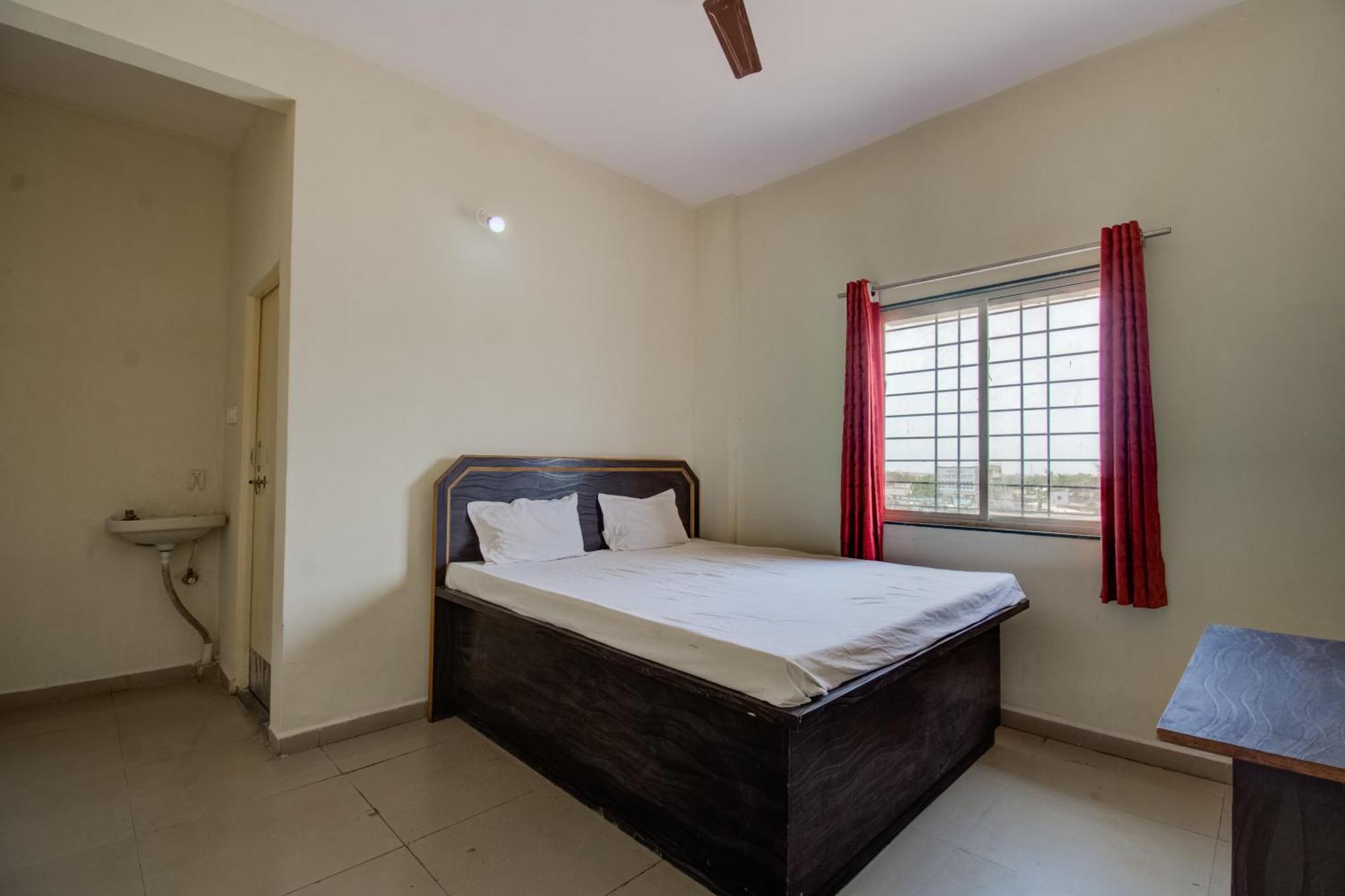 Spot On R D Homestay 1 Dispur Buitenkant foto